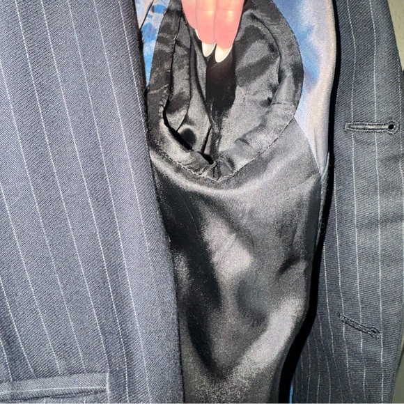 Kenneth Cole Reaction Black And Gray Pinstriped 2 pcs Wool Suit. Size 42… - Picture 8 of 17